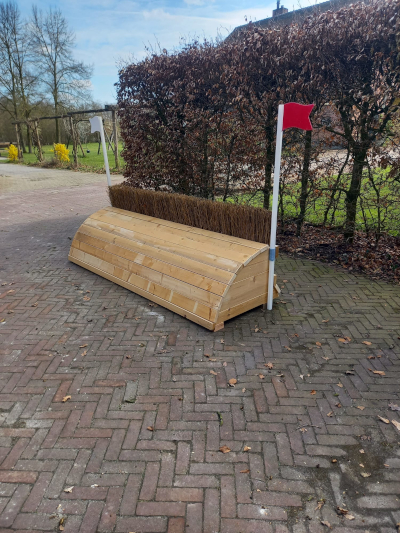 eventingequipment half ronde bak met haag