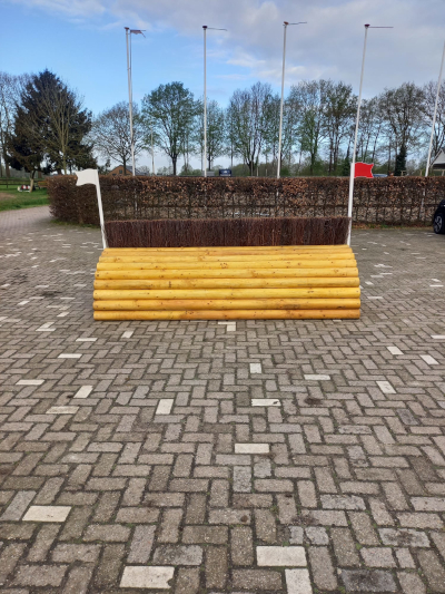 eventingequipment balken met brede haag